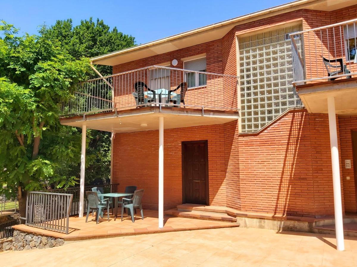 Apartamentos La Francesa Santa Pau Exterior photo